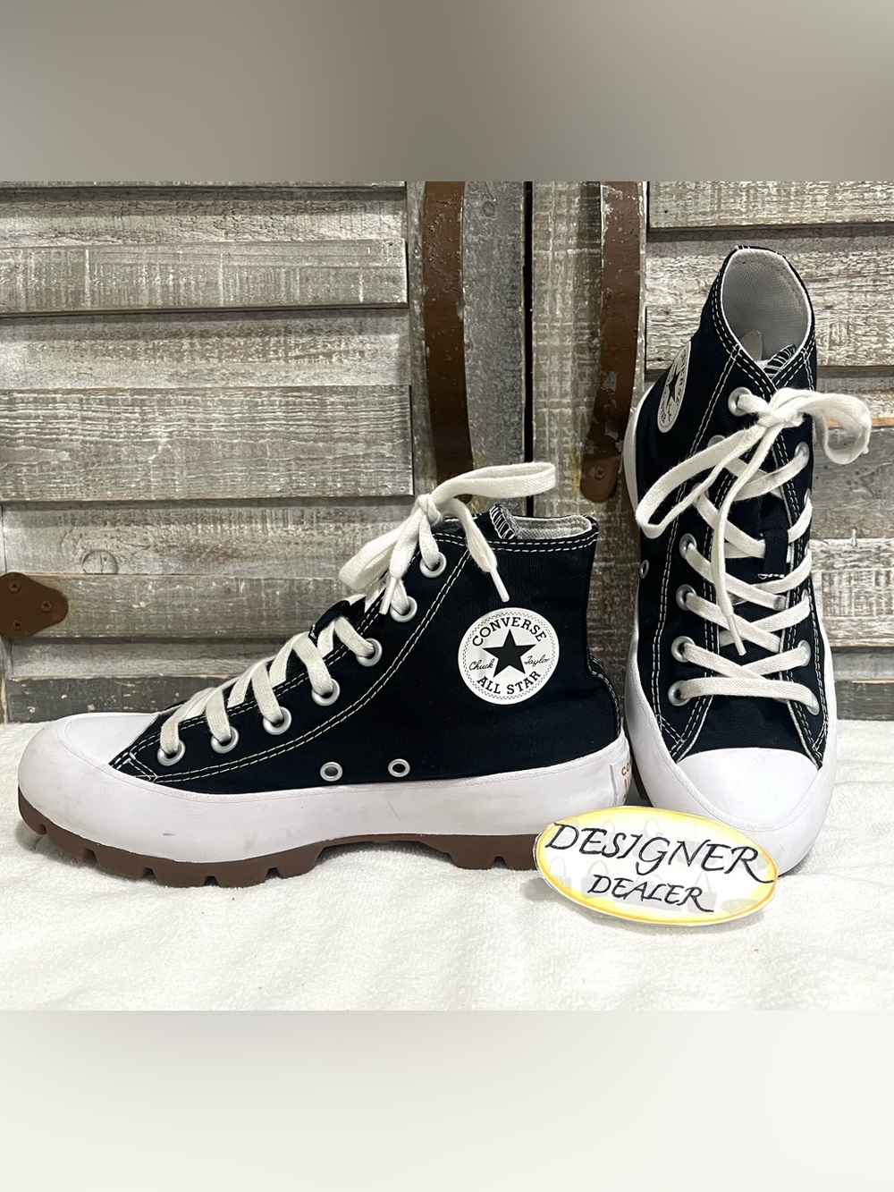 CONVERSE Chuck Taylor All Star Canvas High Top Women’s 6 Men’s 4 VGC!